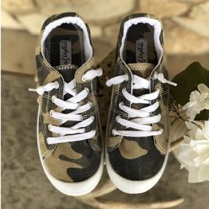 Boutique Gypsy Jazz Rori Camo Lace Up Sneakers